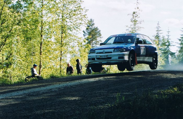 Astra hyppää
